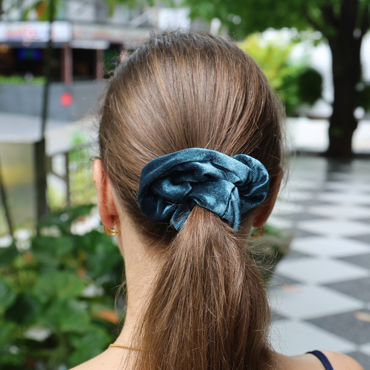 CAMILLA Samt Scrunchie
