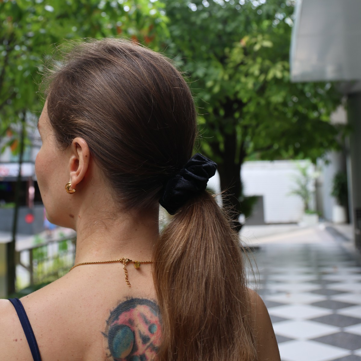CAMILLA Samt Scrunchie